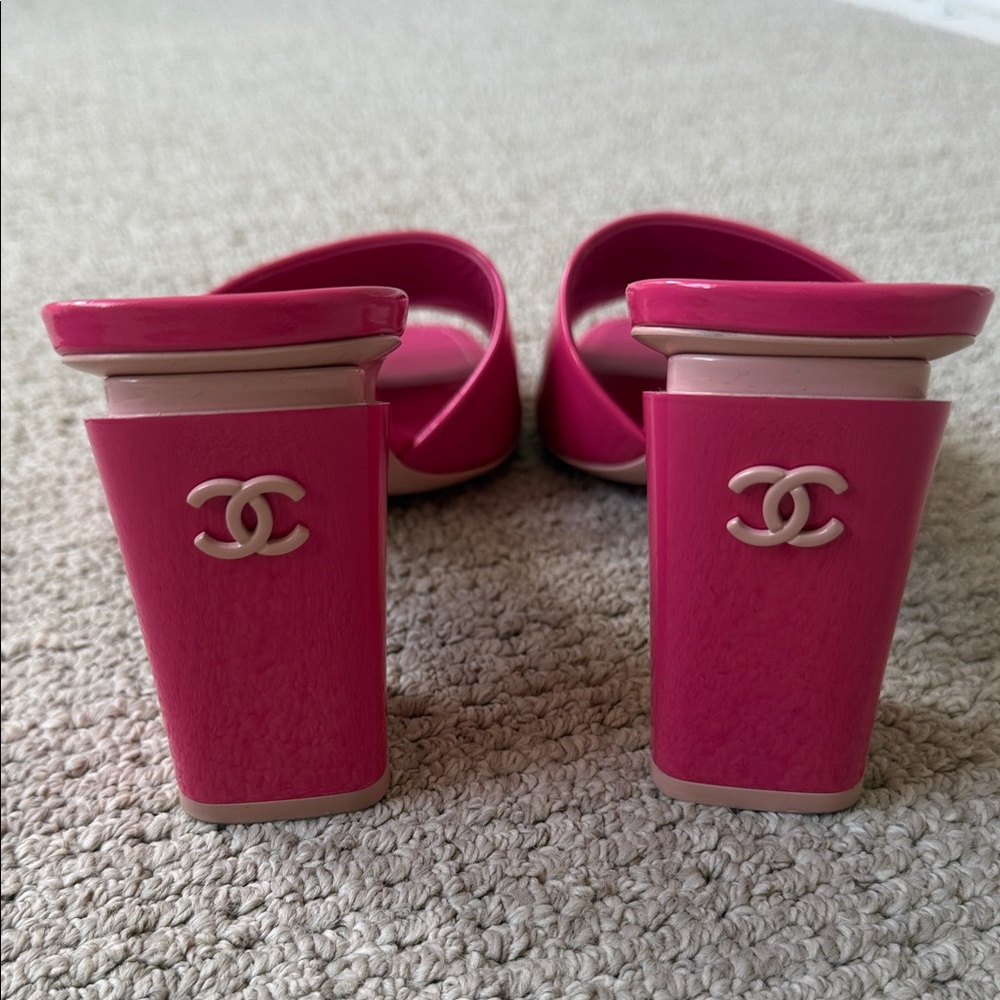 CHANEL Hot Pink Patent Leather Block Heel Mules Sandals Size 40.5 - Picture 4 of 10